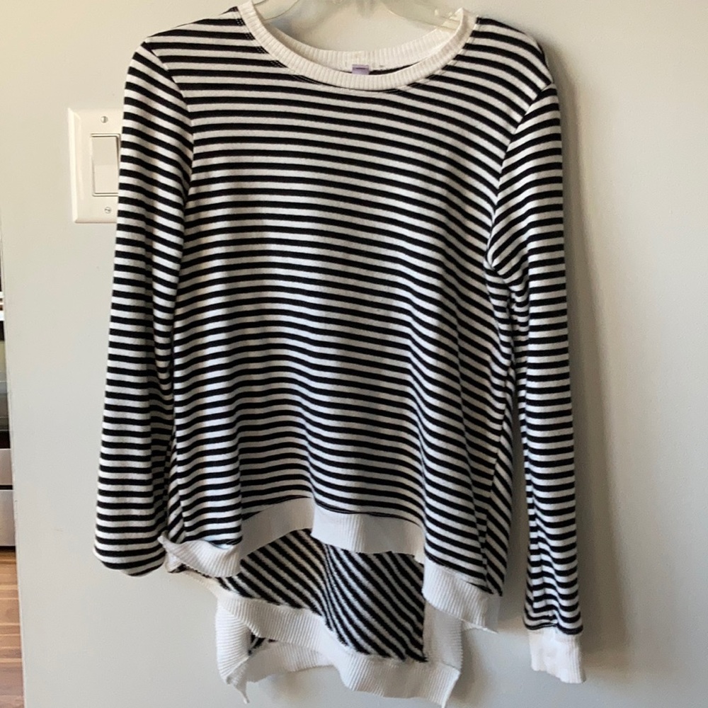 Light sweater with handkerchief bottom